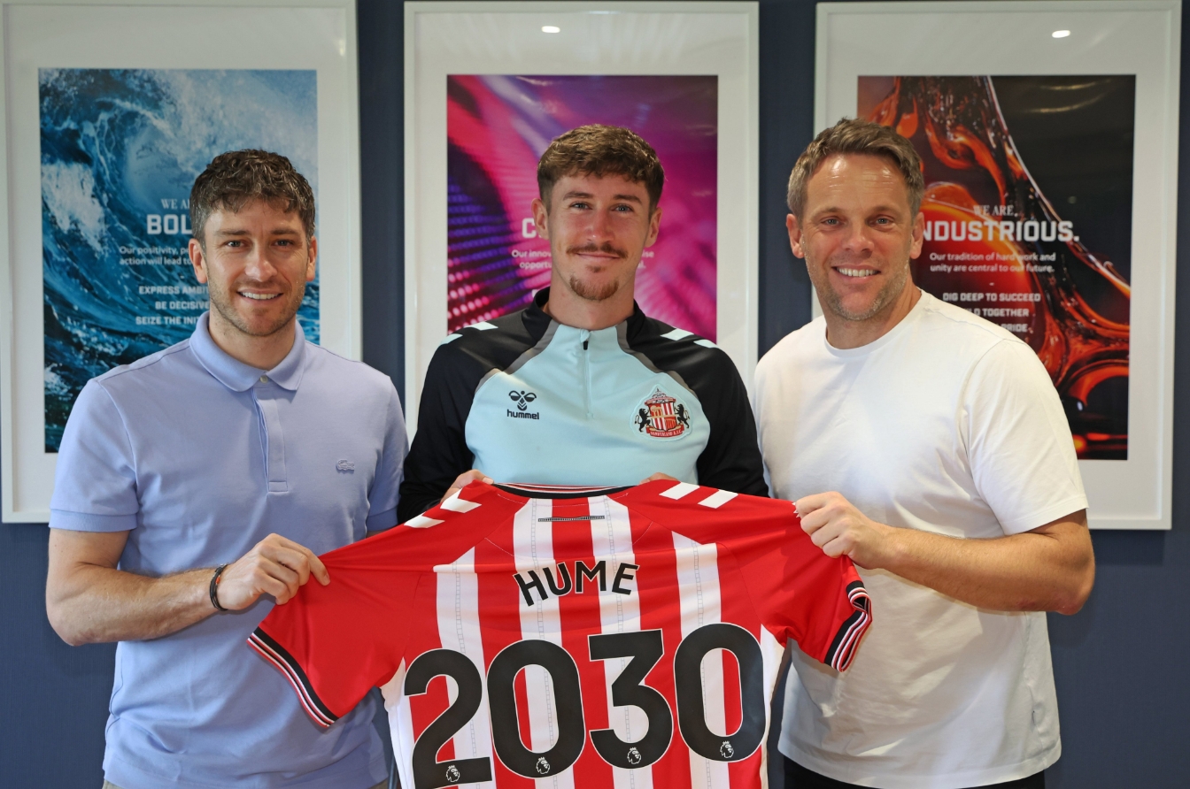 kaiyun.com-官方：桑德兰与后卫休姆完成续约，双方签约至2030年