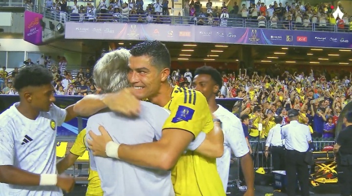 开云体育-胜利主帅热苏斯：现场80%球迷都为C罗而来，他是世界足坛的典范