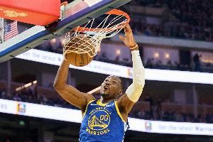 开云中国官网-美记：若勇士将3年7500万+球队选项改为球员选项 交易可立刻完成