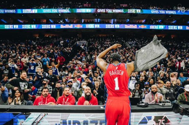 费城主场首秀哈登高光依旧 “恐怖时刻”才刚刚开始